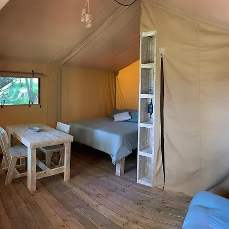 Le Sur Pilotis Luxury tent Portes (Gard)