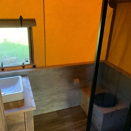 Luxury tent Le Sur Pilotis Portes (Gard)